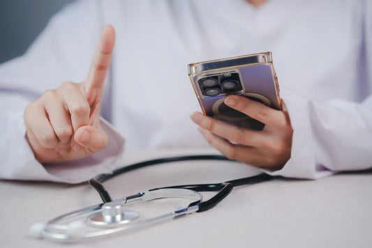 Lo studio chiude, ma continui a usare il telefono a casa? Attenzione ai dati dei pazienti